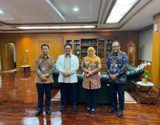 Khofifah Indar Parawansa melakukan pertemuan dengan Kepala Perwakilan Bank Indonesia Jatim Erwin Hutapea di Gedung Bank Indonesia Kota Surabaya, Selasa (20/2/2024). (Sumber : Nawacita)