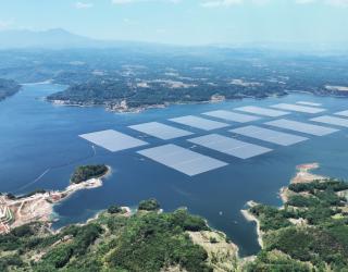 PLN Nusantara Renewables bersama mitra berhasil membangun dan mengoperasikan PLTS Terapung Cirata 192 MWp sebagai salah satu portofolio bisnis energi baru terbarukan (EBT)