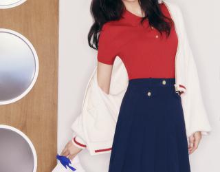 Jisoo menjadi Brand Ambassador untuk koleksi Spring 2025 dari Tommy Hilfiger, sebuah brand fashion global yang fenomenal.