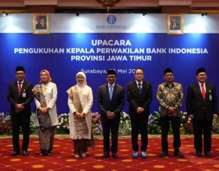 Deputi Gubernur Bank Indonesia, Juda Agung, resmi mengukuhkan Ibrahim sebagai Kepala Perwakilan BI Provinsi Jawa Timur, menggantikan Erwin Gunawan Hutapea, dalam acara yang berlangsung di Surabaya pada Rabu, 28 Mei 2025.