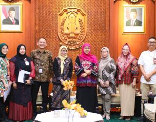 Khofifah Dukung Penuh FinExpo dan IIFS 2025, Dorong Literasi dan Inklusi Keuangan di Jatim