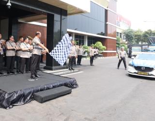 Polda Jawa Timur Berangkatkan Bantuan Kemanusiaan ke Tiga Provinsi di Sumatera