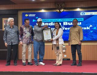 UNESA Pecahkan Rekor MURI, 11.078 Mahasiswa Kompak Review Buku