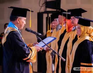 Unesa Kukuhkan 11 Guru Besar, Siap Jadi Lokomotif Transformasi Kampus