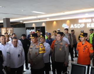 Kapolda Jatim Tinjau Pos Terpadu Ketapang, Pastikan Arus Nataru Lancar