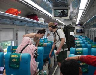 Libur Nataru, Turis Asing Ramai Pilih Kereta Api Keliling Jawa