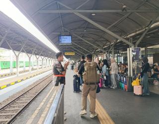 Hari Terakhir Nataru, KAI Commuter Surabaya Bersiap Hadapi Arus Balik Pekerja