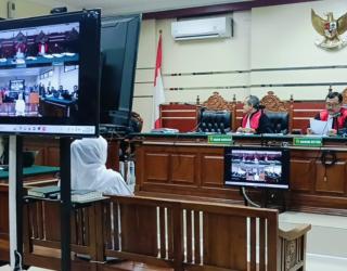 Penuhi Panggilan KPK, Khofifah Hadir di Tipikor