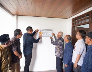 PLN Nusantara Power Bedah Rumah Purna Bakti