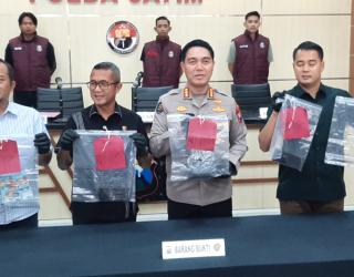 Polda Jatim Ungkap Penjualan Mesiu Ilegal di Surabaya,Dua Pemuda Diamankan