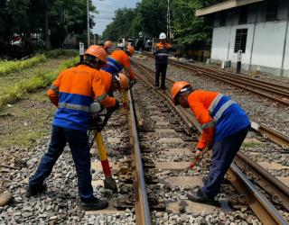 KAI Daop 8 Pastikan Rel dan Jembatan Siap untuk Lebaran 2026
