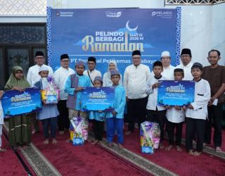 TPS Salurkan 789 Paket Sembako Lewat Program Pelindo Berbagi Ramadhan.