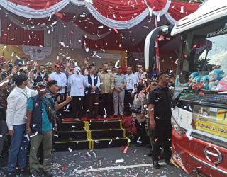 Gubernur Jatim Berangkatkan 4.000 Pemudik dengan 100 Bus