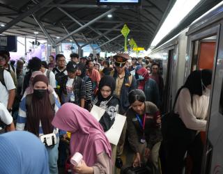 Jumlah Penumpang Commuter Line Surabaya Capai 35.223 Orang pada H-1 Lebaran