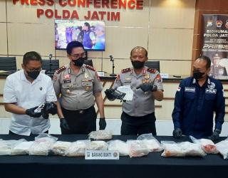 Polda Jatim Ungkap 22,226 Kg Kokain di Pesisir Sumenep, Nilainya Ratusan Miliar Rupiah