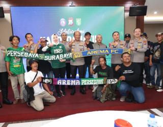 Kapolda Jatim Pertemukan Aremania dan Bonek, Sepakat Tak Ada Rivalitas di Luar Lapangan