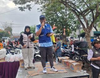 TPS Salurkan Bahan Pangan Murah di Kecamatan Pakal melalui Program DOKAR