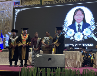 Tak Sempat Wisuda, Kisah Linda mahasiswa Unesa yang meninggal saat menyusun jurnal skripsi