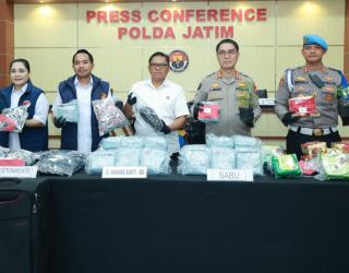 Gerebek Gudang Narkoba di Jatim: Polisi Sita 43 Kg Sabu dalam Koper dan Vape Spider-Man