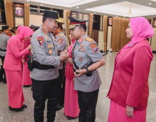 Resmi Jabat Kapolda Jatim, Irjen Dekananto Komitmen Dekat dengan Masyarakat