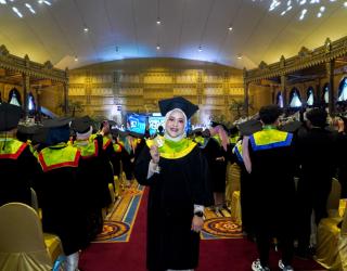 Wisuda ke-123 Unesa, Lulusan Didorong Jadi Solusi Menuju Indonesia Emas 2045