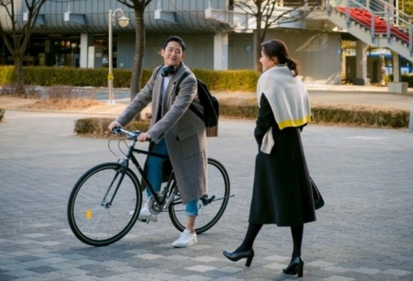 Son Ye-jin dan Jung Hae-in, dalam Something in the Rain. (Dok. JTBC)