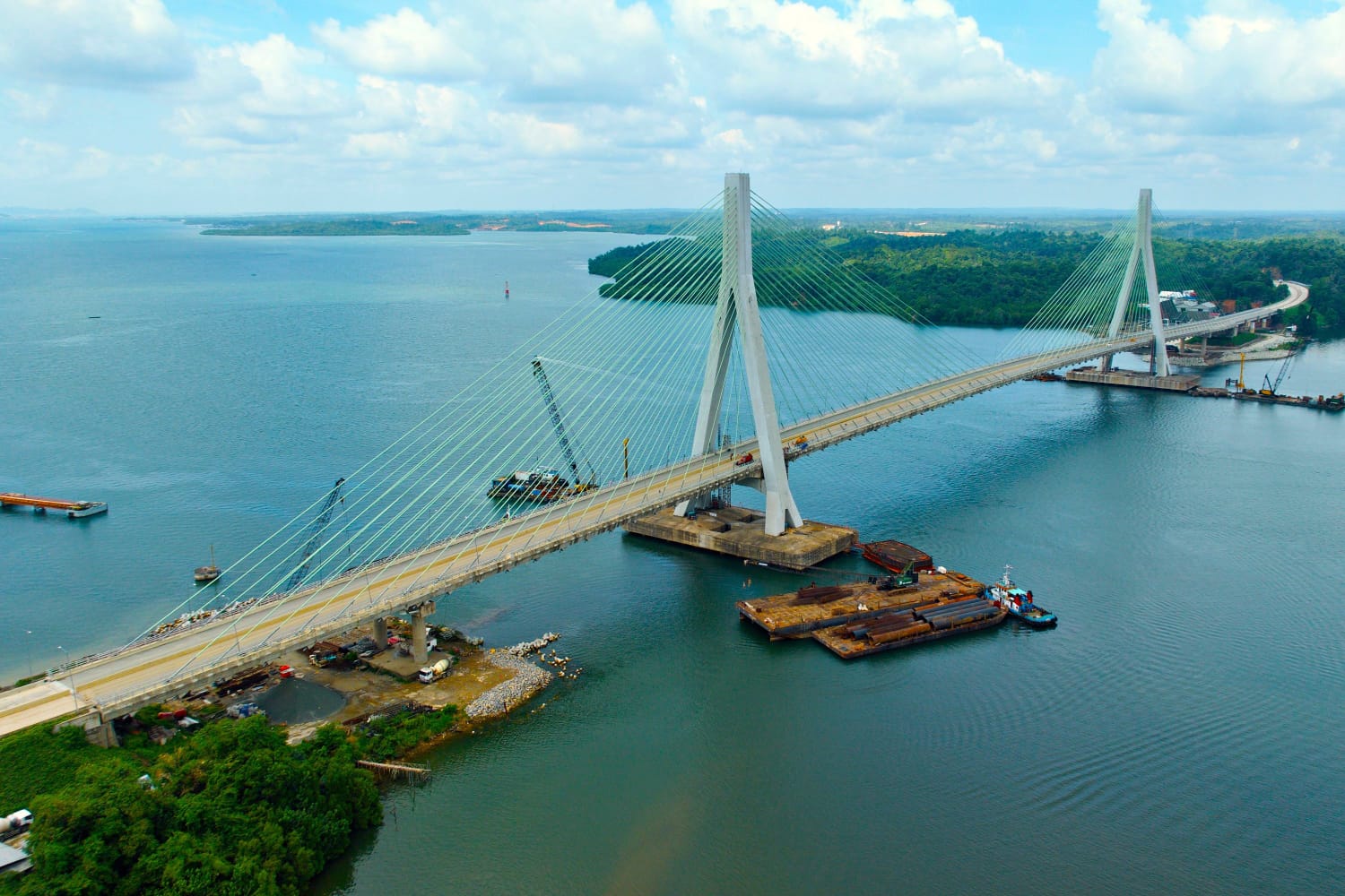 Jembatan Pulau Balang yang dibangun dengan produk SIG ini merupakan penghubung Balikpapan dengan IKN di Kabupaten Penajam Paser Utara, Kalimantan Timur.