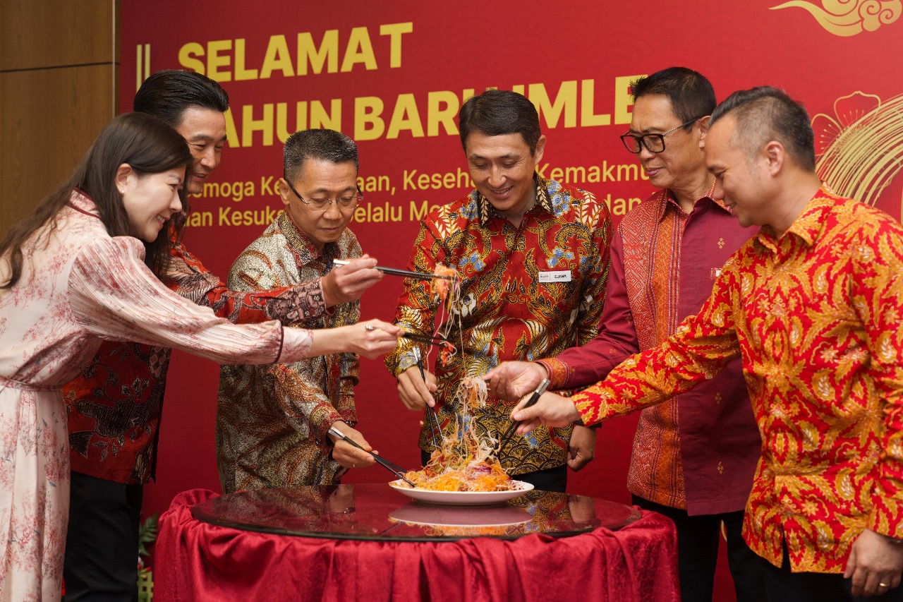 Jajaran Direksi dan Senior Manajemen PT Bank Danamon Indonesia Tbk Menghadiri Acara Chinese New Year Dinner yang diselenggarakan di Hotel Mandarin Oriental, Jakarta pada Kamis 6 Februari 2025. 