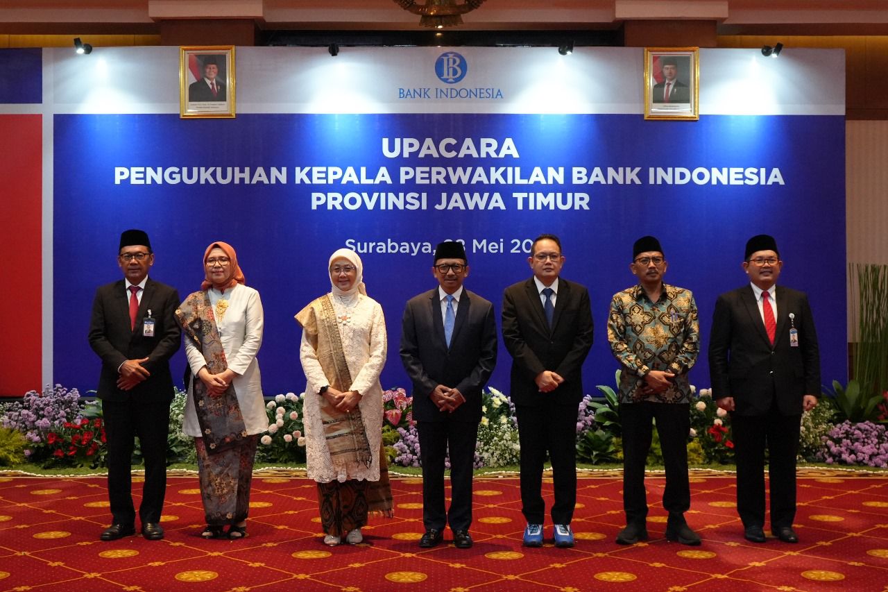 Deputi Gubernur Bank Indonesia, Juda Agung, resmi mengukuhkan Ibrahim sebagai Kepala Perwakilan BI Provinsi Jawa Timur, menggantikan Erwin Gunawan Hutapea, dalam acara yang berlangsung di Surabaya pada Rabu, 28 Mei 2025.