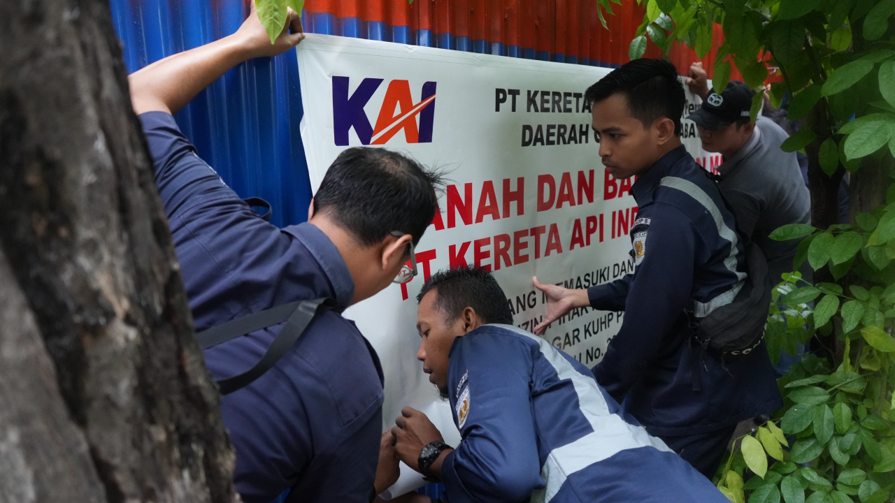 Pengadilan Tetapkan PT KAI Daop 8 Surabaya sebagai Pemilik Sah Rumah di Jalan Penataran No. 7 Pengadilan Tetapkan PT KAI Daop 8 Surabaya sebagai Pemilik Sah Rumah di Jalan Penataran No. 7