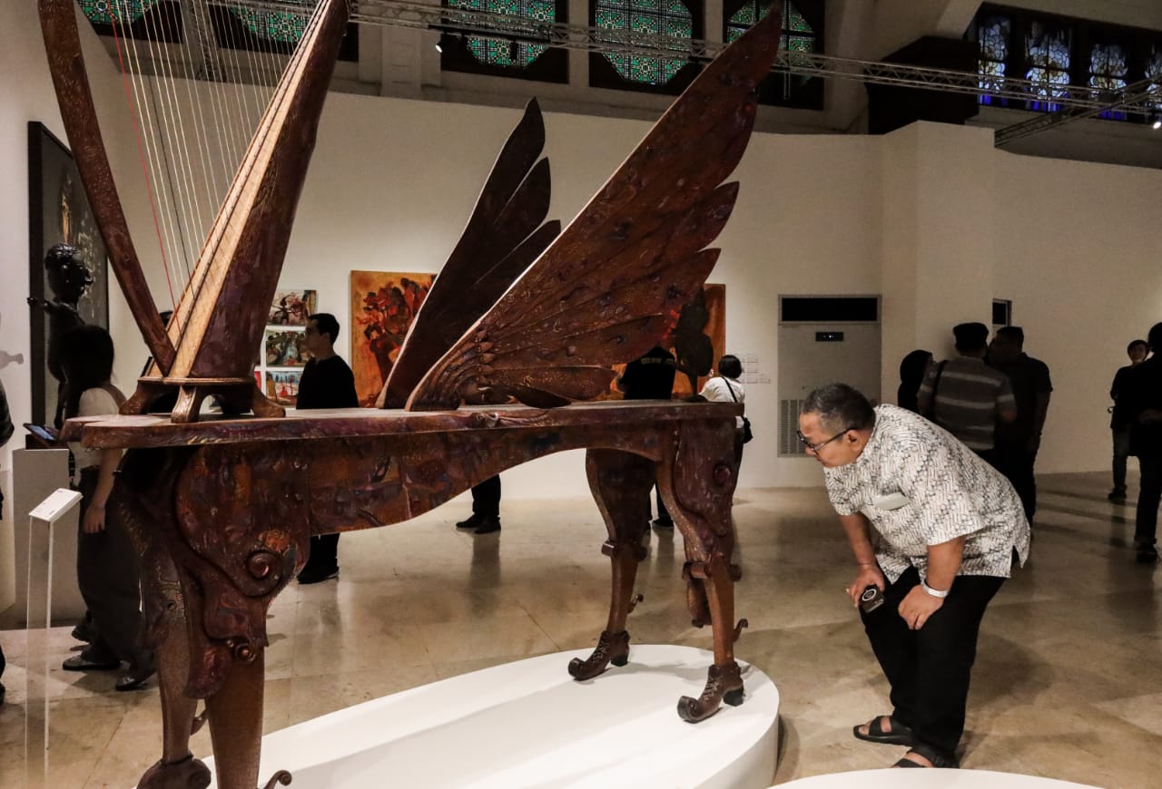 ARTSUBS 2025 : Ketika Monsinyur Didik Menikmati Seni, Surabaya Jadi Lebih Hangat ARTSUBS 2025 : Ketika Monsinyur Didik Menikmati Seni, Surabaya Jadi Lebih Hangat