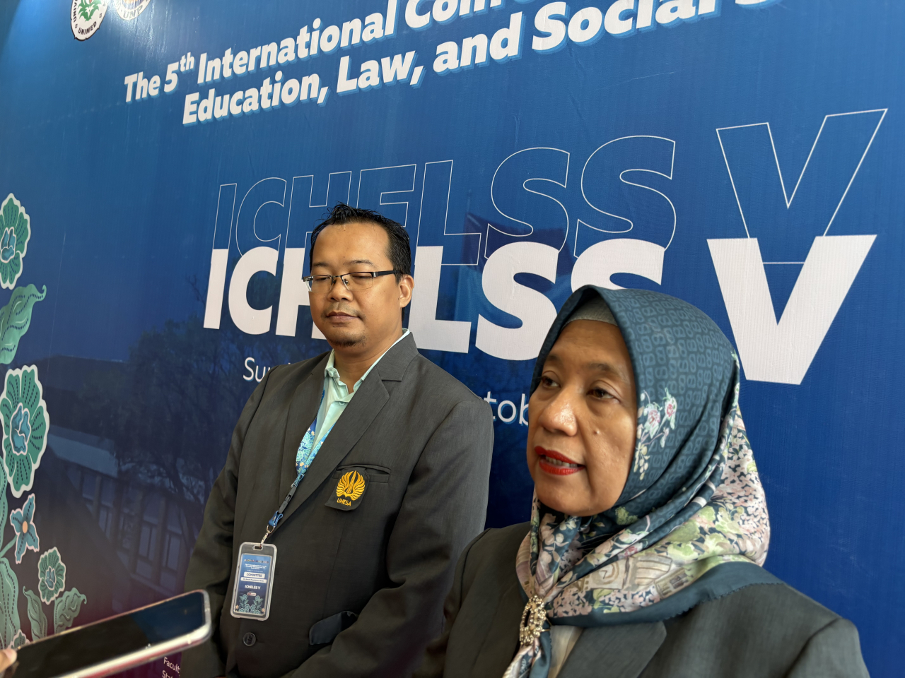 Dekan Fakultas Ilmu Sosial dan Ilmu Politik (FISIP) Universitas Negeri Surabaya (Unesa), Prof. Dr. Wiwik Sri Utami, M.P., dalam ICHELSS V di Surabaya, Sabtu 25/10. (Sumber Foto : Ardhia tap)