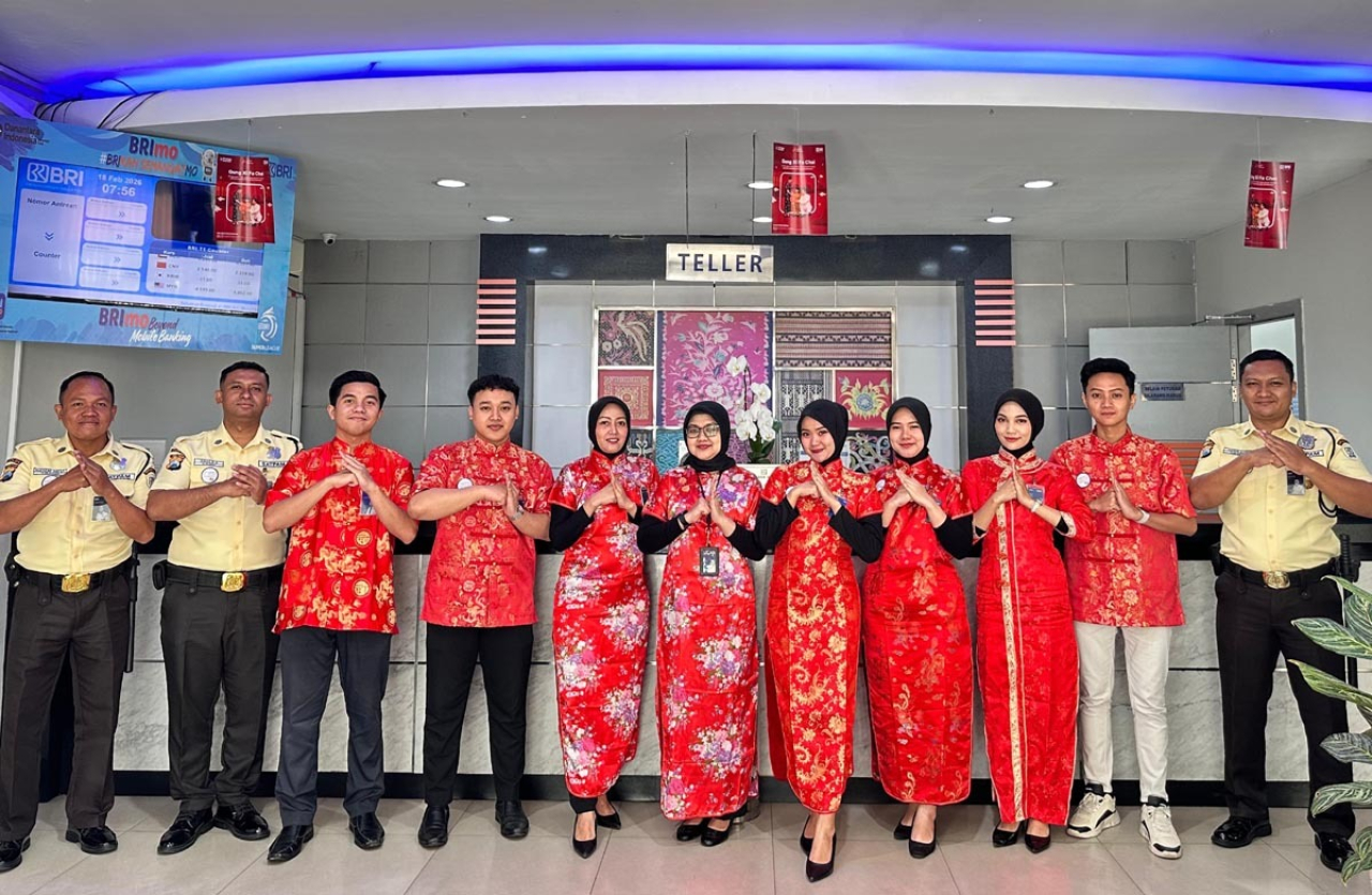 Suasana peringatan Tahun Baru Imlek di BRI BO Surabaya Mulyosari.