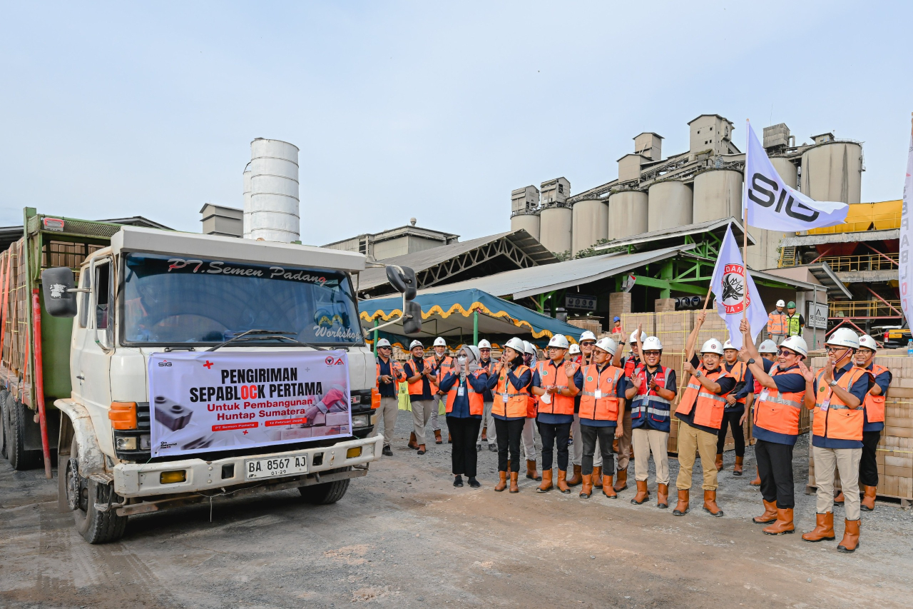 Dukung Huntap Pascabencana, SIG Kirim Bata Interlock