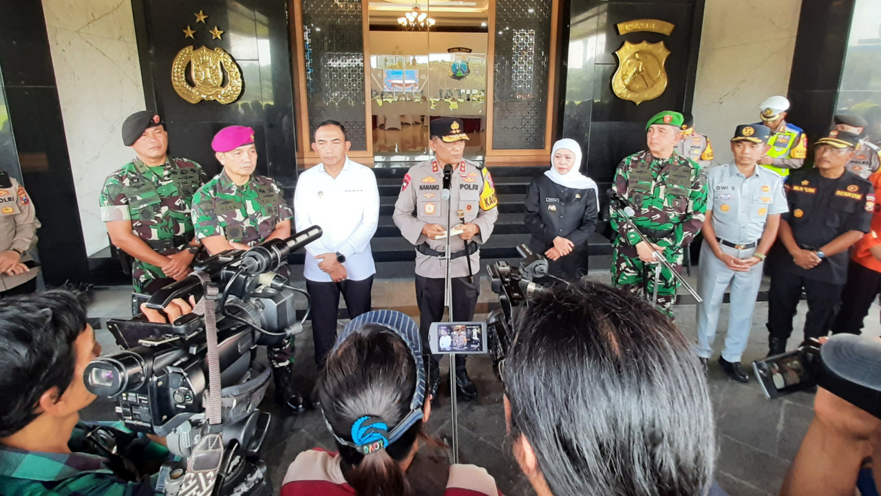 Kapolda Jatim Irjen Pol. Nanang Avianto bersama Forkopimda Jatim usai gelar Apel Ops Ketupat 2026.