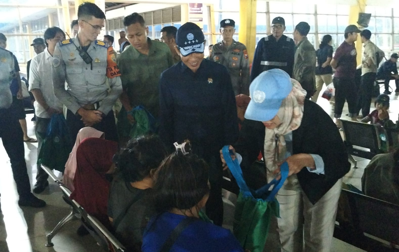 Terminal Bungurasih Dipadati 45 Ribu Orang per Hari, Menteri LH Minta Pengelolaan Sampah Dibenahi