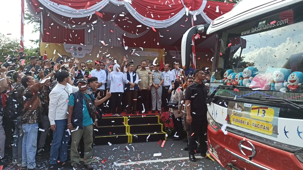 Gubernur Jatim Berangkatkan 4.000 Pemudik dengan 100 Bus