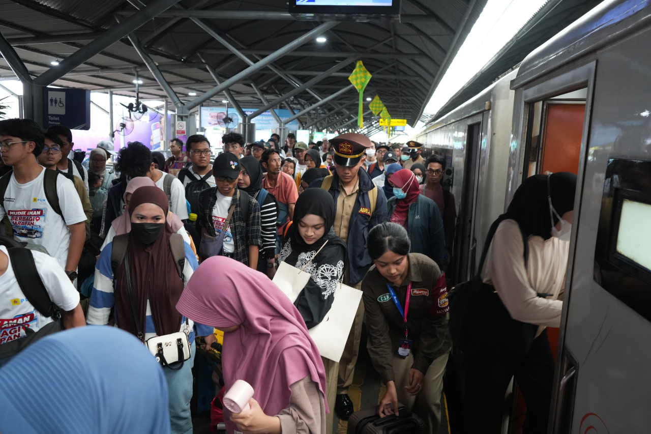 Jumlah Penumpang Commuter Line Surabaya Capai 35.223 Orang pada H-1 Lebaran