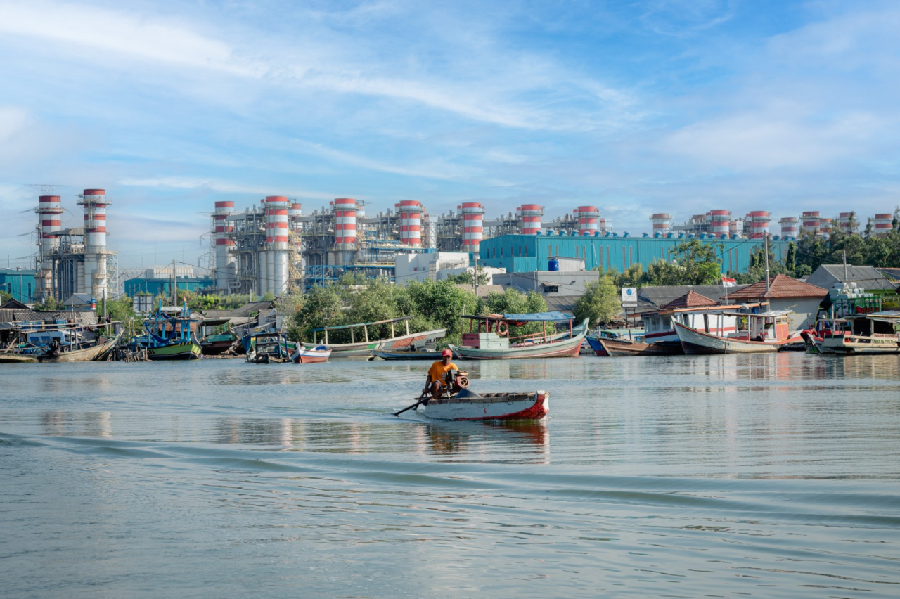 Program Rebon Lestari PLN NP UP Muara Tawar bagi nelayan dan kelompok rentan di Desa Segarajaya, Bekasi mendorong transformasi ekonomi biru rendah karbon. (Foto: PLN NP)