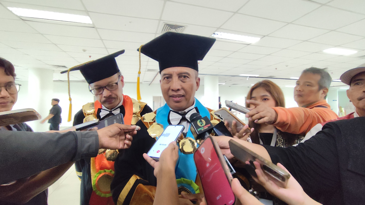 Wisuda ke-120 di Graha Unesa, 500 Lulusan Disiapkan Hadapi Geopolitik dan Disrupsi Digital