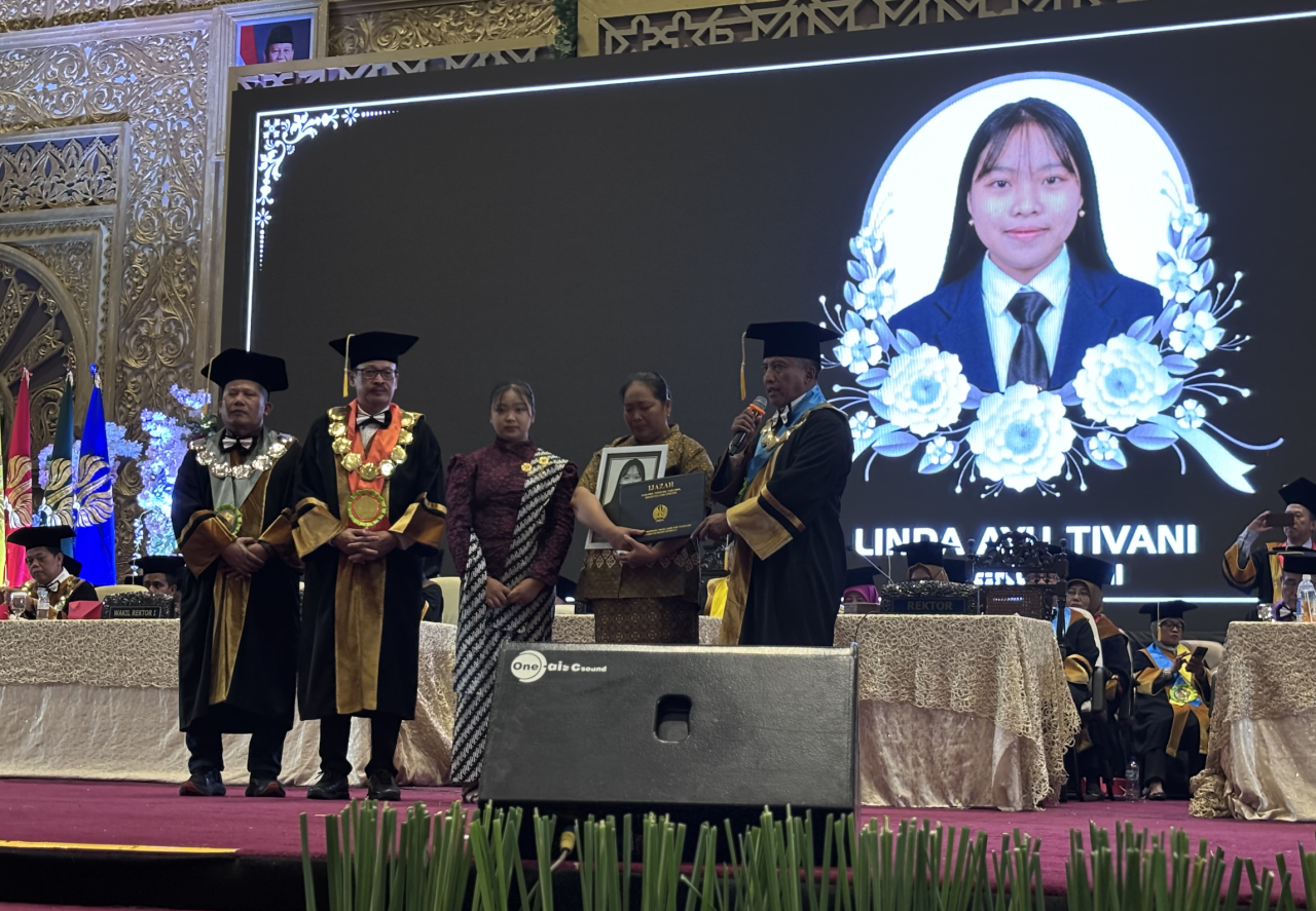 Tak Sempat Wisuda, Kisah Linda mahasiswa Unesa yang meninggal saat menyusun jurnal skripsi