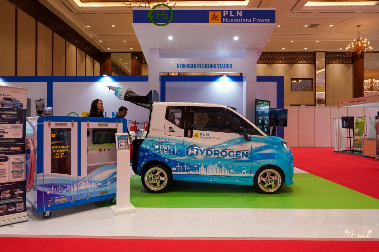 Inovasi mobile Hydrogen Refueling Station PLN Nusangtara power bersama kendaraan hybrid hidrogen H-E Nusantara ditampilkan pada ruang pamer Global Hydrogen Ecosystem Summit 2026 di Jakarta.