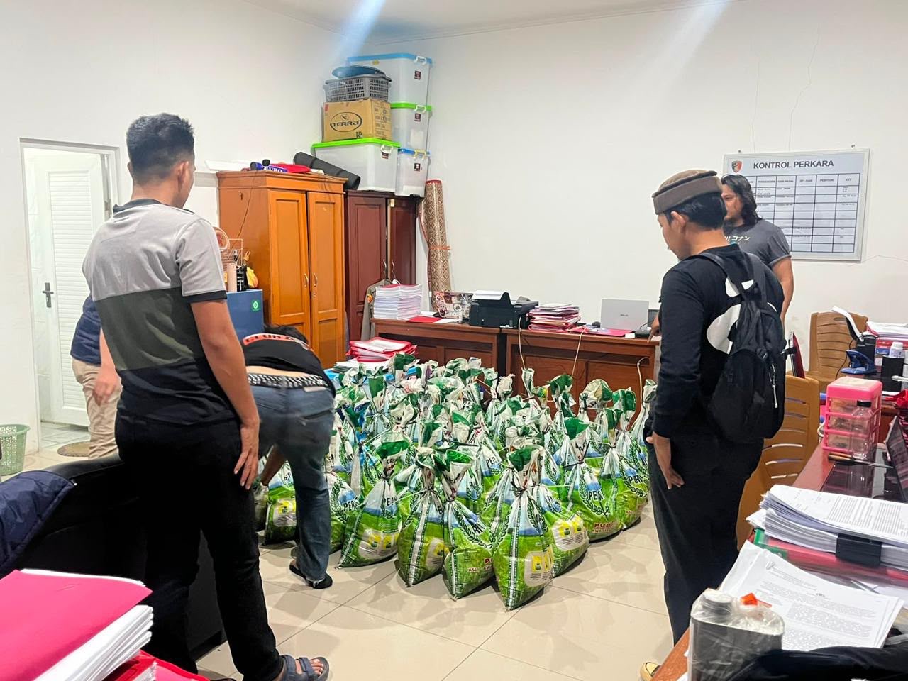 Polda Babel dan Satlap Tricakti Gagalkan Penyelundupan 1,6 Ton Pasir Timah tak bertuan