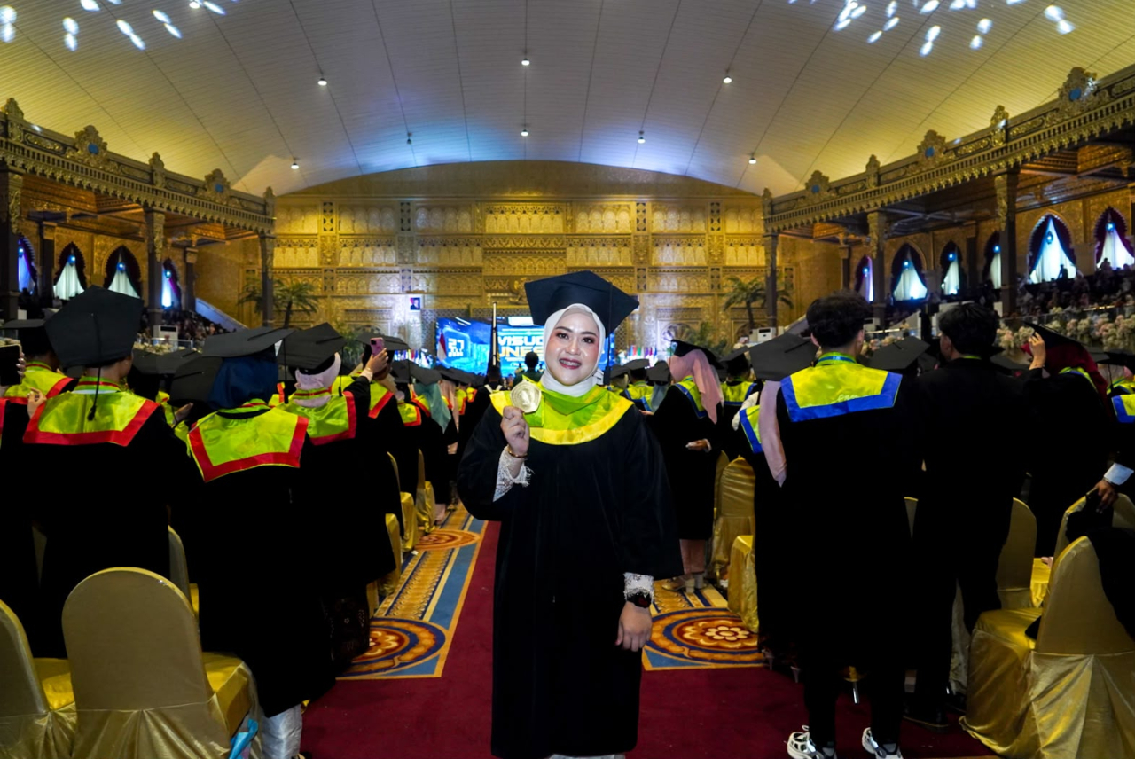 Wisuda ke-123 Unesa, Lulusan Didorong Jadi Solusi Menuju Indonesia Emas 2045